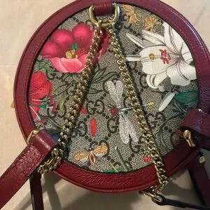 Gucci | Bags | Gucci Red And Green Clutch With Floral Design  display picture 3
